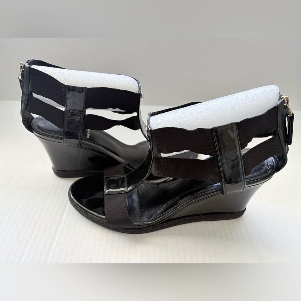 Fendi Black Patent Leather T-strap Wedge Sandals with Logo Hardware Size 38.5/ 8 - Picture 9 of 15